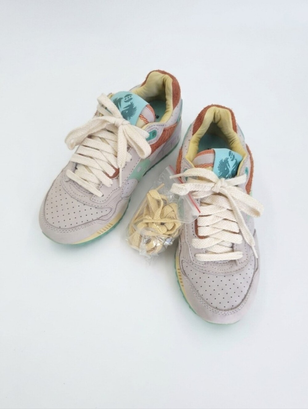 NWT Saucony Women's Beige & Mint Accent Sneakers